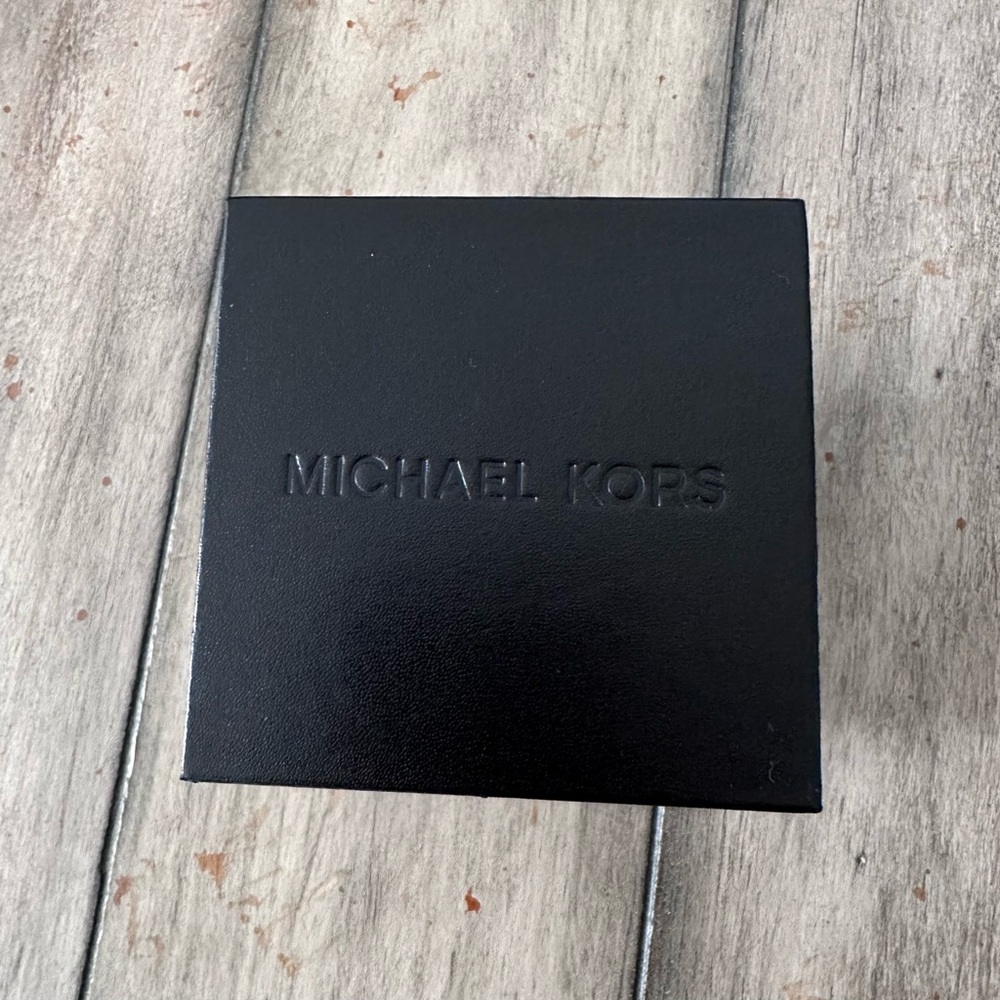 Michael Kors Rose Gold and White Women's Watch - Picture 11 of 11